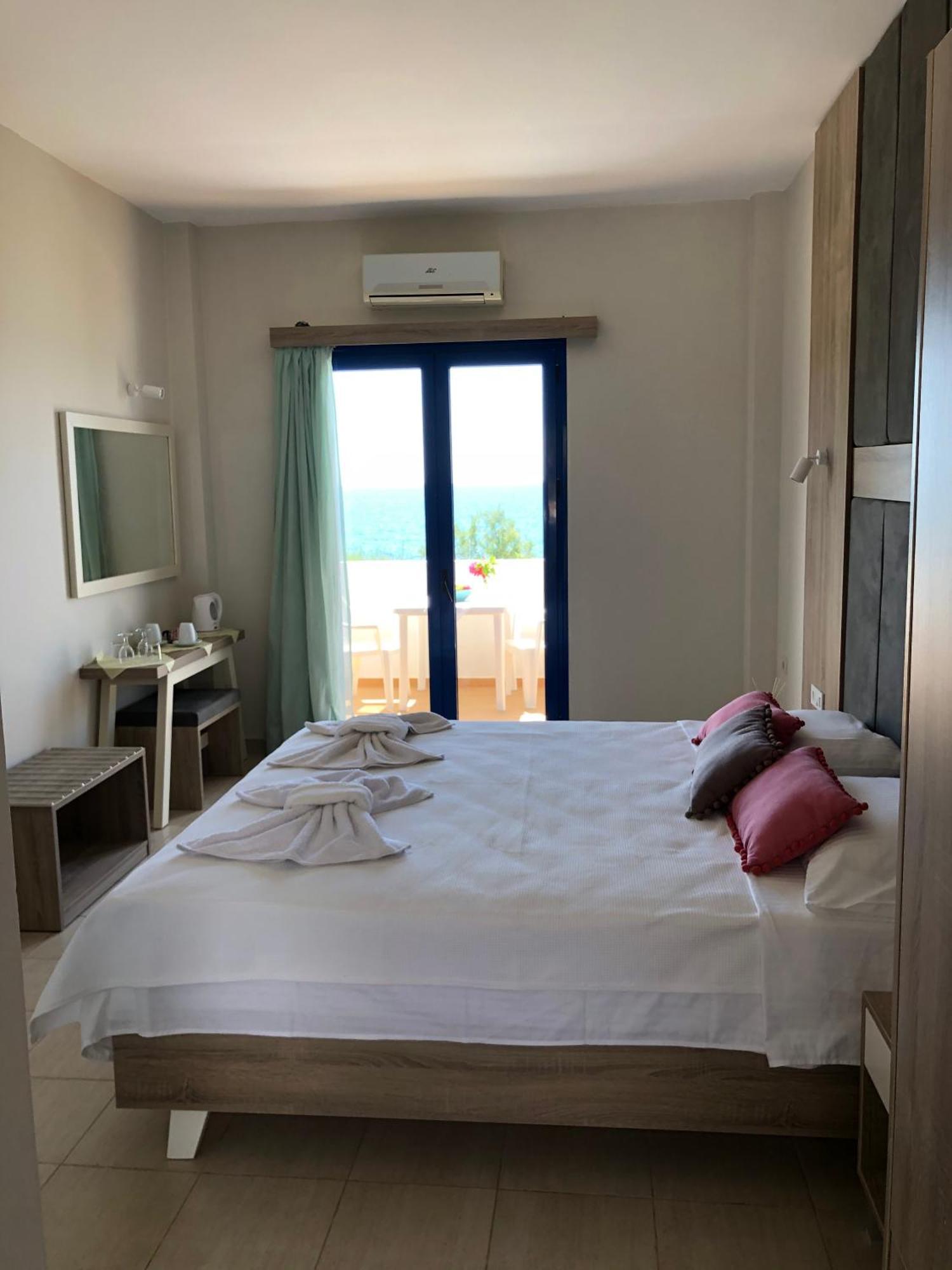 Taverna Akrogiali Loutro Buitenkant foto